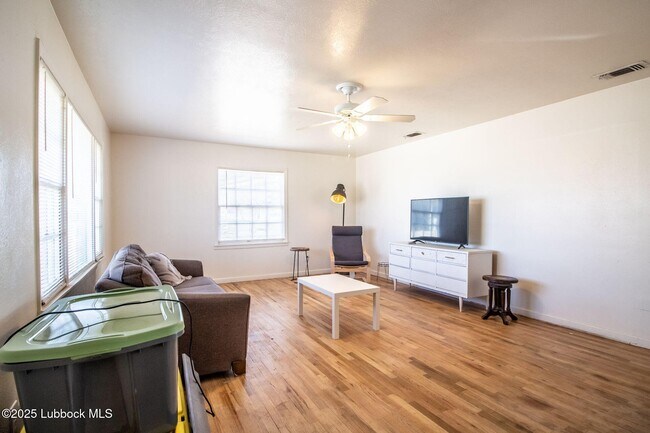Foto del edificio - 3801 35th St