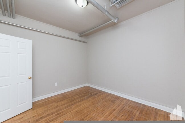 Building Photo - 4233 W Addison St