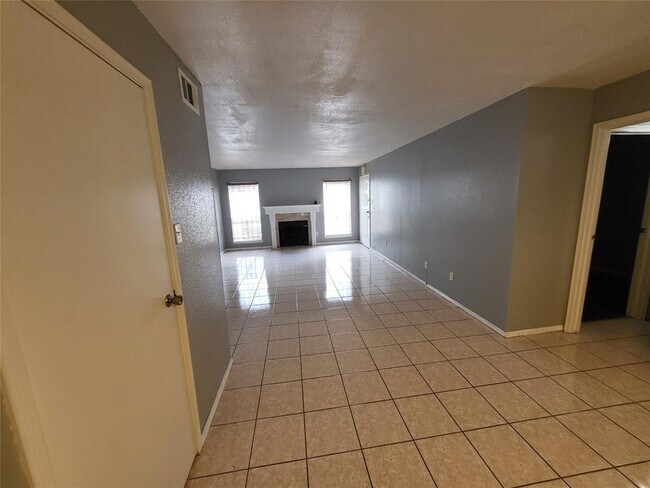 Building Photo - 7400 Bellerive Dr