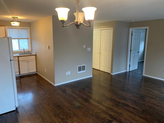 1b1b - 16049 SE Caruthers St