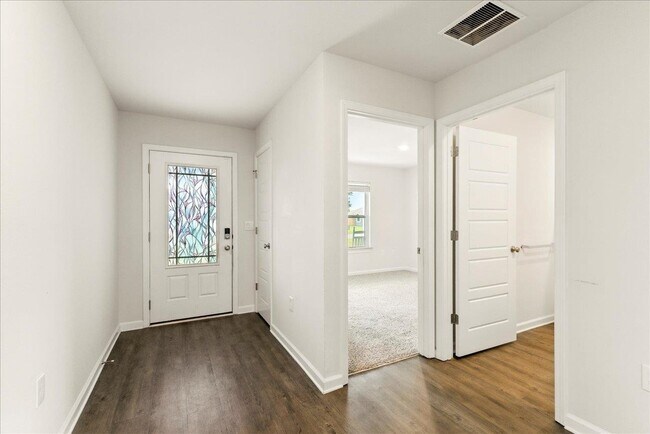 Building Photo - 18 E Sycamore Trl