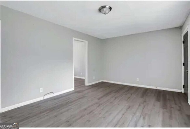 Foto del edificio - 1275 E Washington Ave