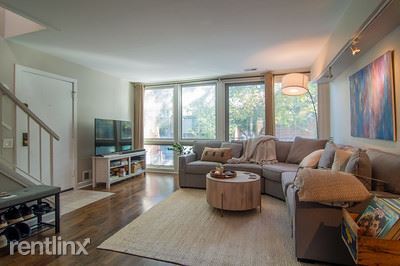 Building Photo - 3 br, 1.5 bath Condo - 2044 N Larrabee St