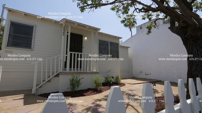 Building Photo - Charming 2-Bed/1-Bath Home nestled in The ...