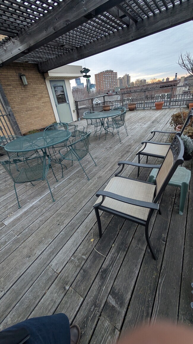 Foto del edificio - 1912 Dupont Ave S