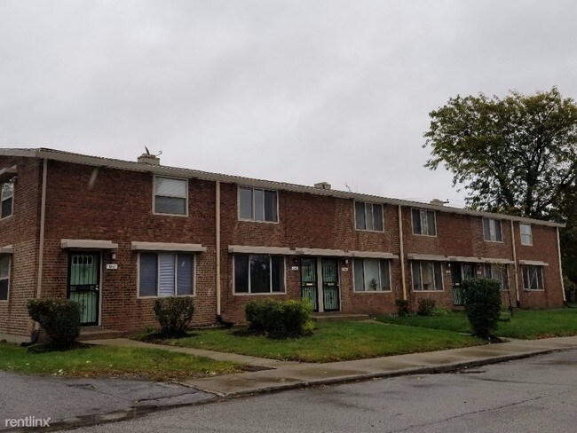 Building Photo - 9117 S Stewart Ave