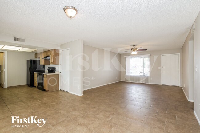 Foto del edificio - 5031 W Windrose Dr