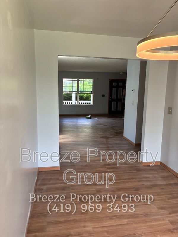 Building Photo - 731 Parmalee Ave