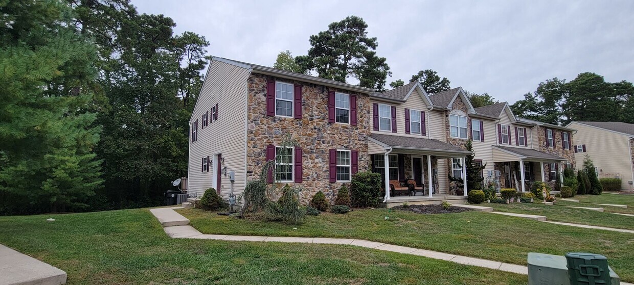 Foto principal - Beautiful 3 bedroom 2.5 bathroom END Unit ...