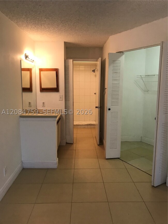 Building Photo - 9999 Summerbreeze Dr