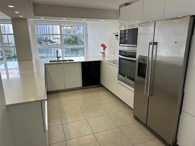 Building Photo - 400 Leslie Dr