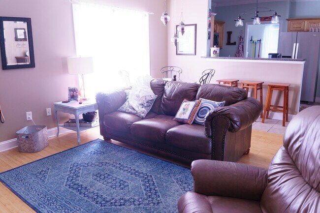 Foto del edificio - 2 Bedroom Condo in View of Jordan-Hare Stadium