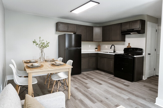 NEW Deluxe Kitchen/Dinning Room - Case Mansion Flats