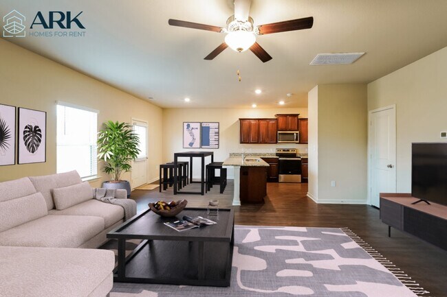 Foto del edificio - 525 Clover Cir