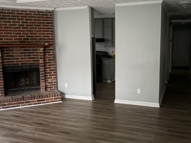 Foto del edificio - 1136 Summer Brook Rd