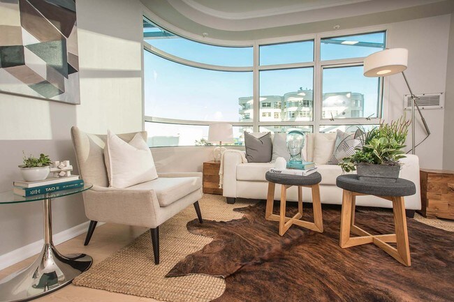 Building Photo - Waterfront Condo in South Beach