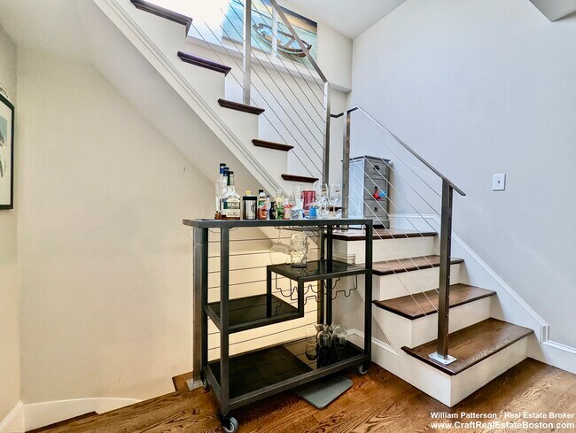 Building Photo - 504 E 8th St