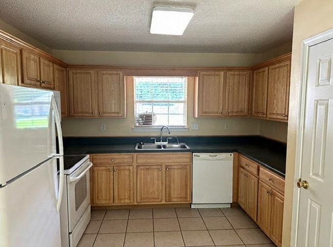 Building Photo - 4821 Acorn Dr