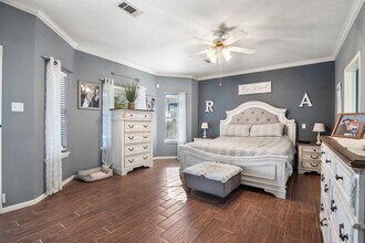 Building Photo - 9292 Deepwater Dr