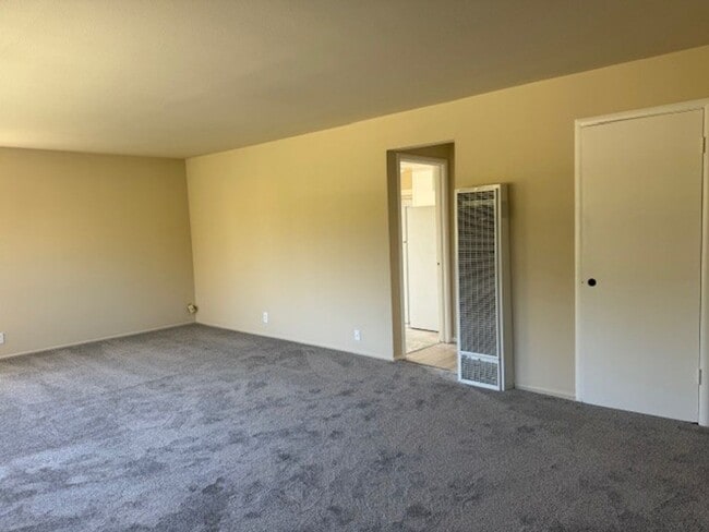 Building Photo - BRD3115
