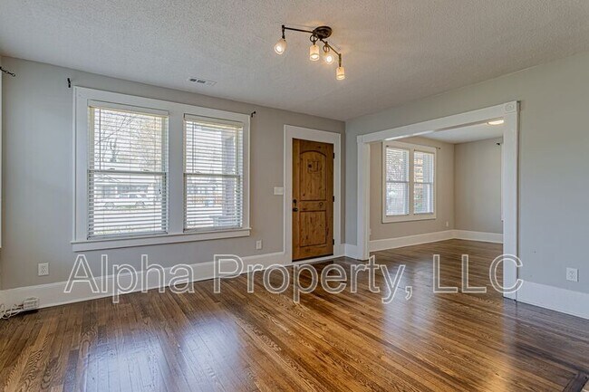 Building Photo - 12 E Blue Ridge Dr