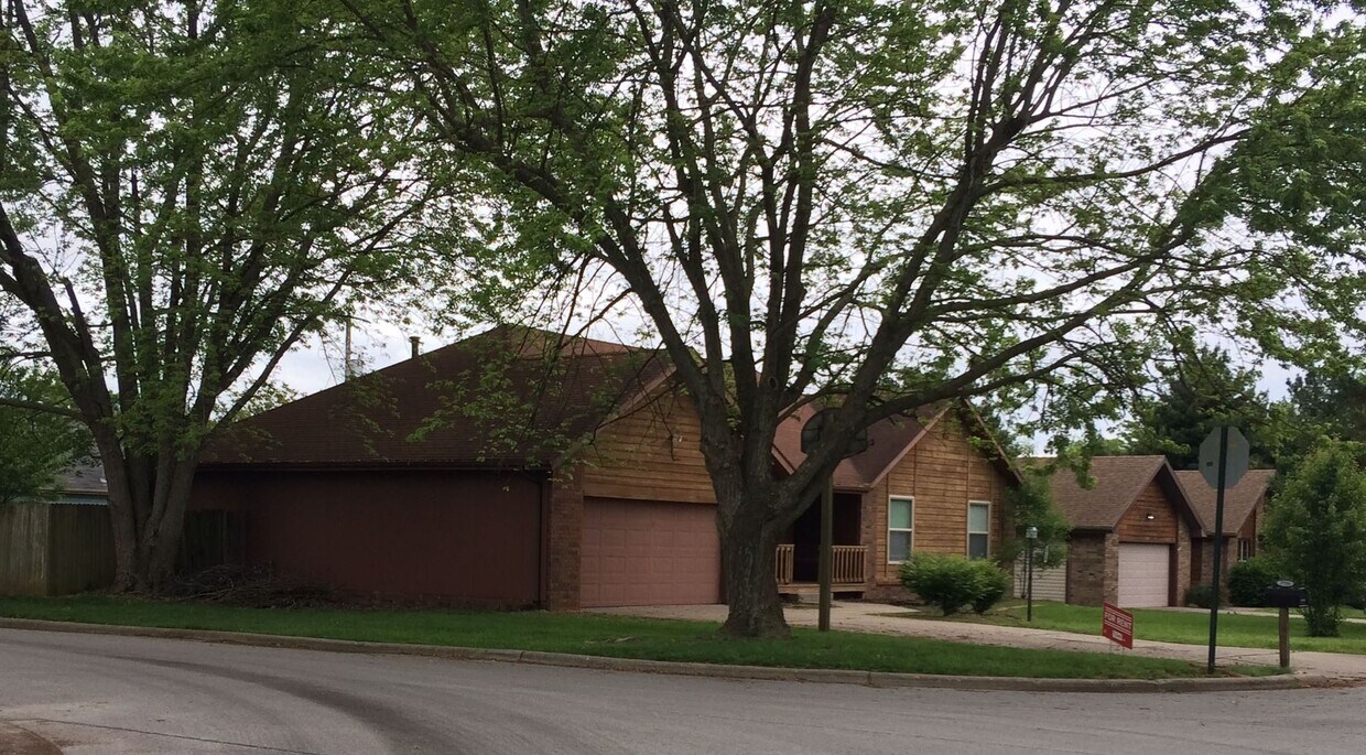 Foto principal - Executive Rental Nestled in Hickory Ridge ...