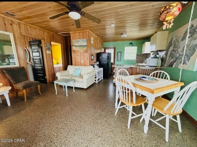 Foto del edificio - 22026 Bataan Ave