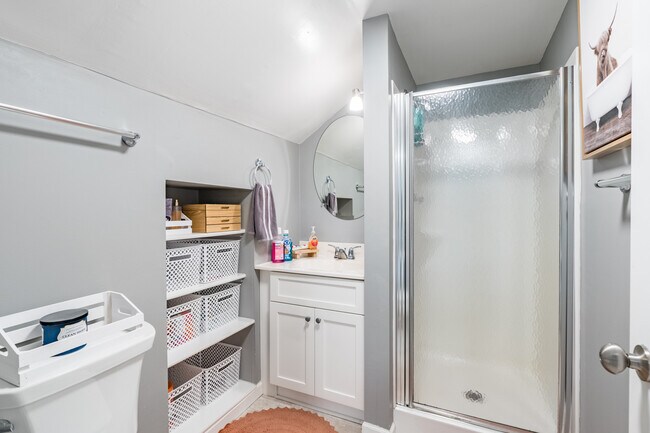 Foto del edificio - 226302 Swan Ave