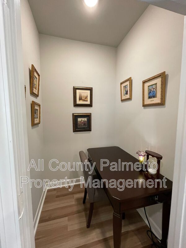 Building Photo - 577 McLernon Trce