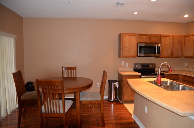 Building Photo - Cute 3/2.5 Townhouse in Tivoli Gardens of ...