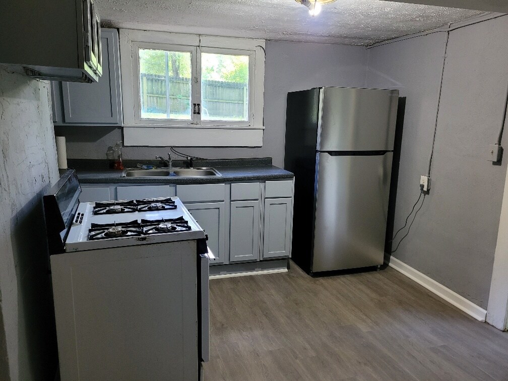 kitchen - 230 S Bayly Ave