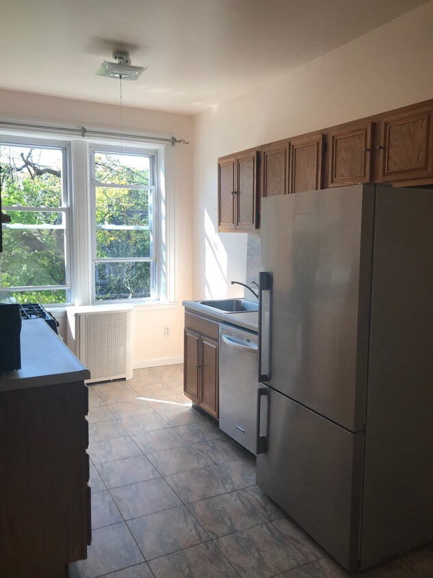 218 Broad Ave, Leonia, NJ 07605 Condo for Rent in Leonia, NJ