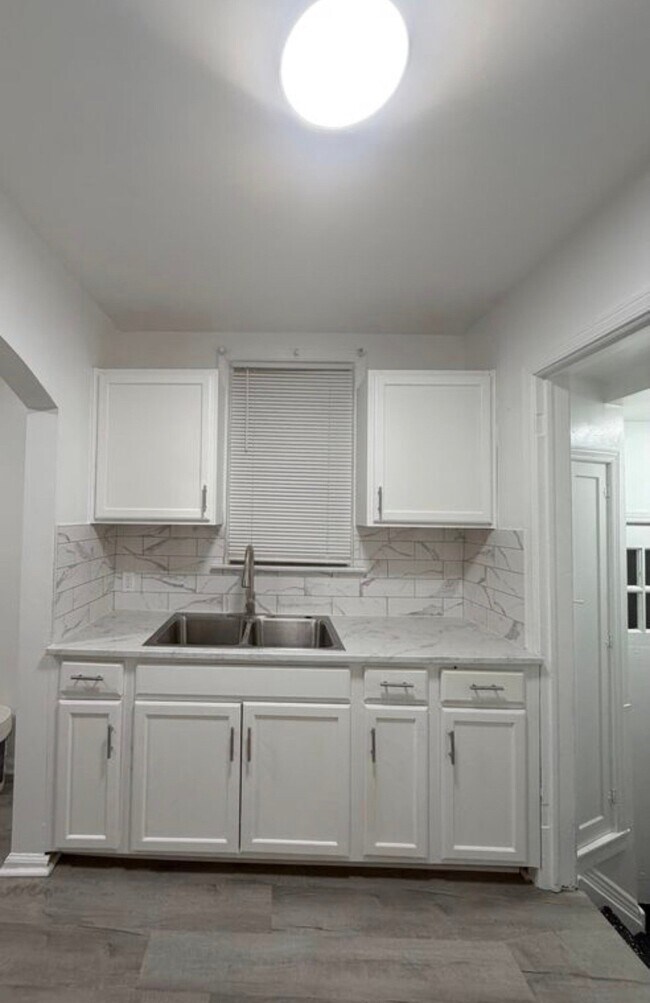 Foto del edificio - 10835 Somerset Ave
