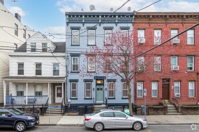 Building Photo - 351 8th St