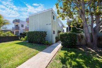 Building Photo - 831 Opal St