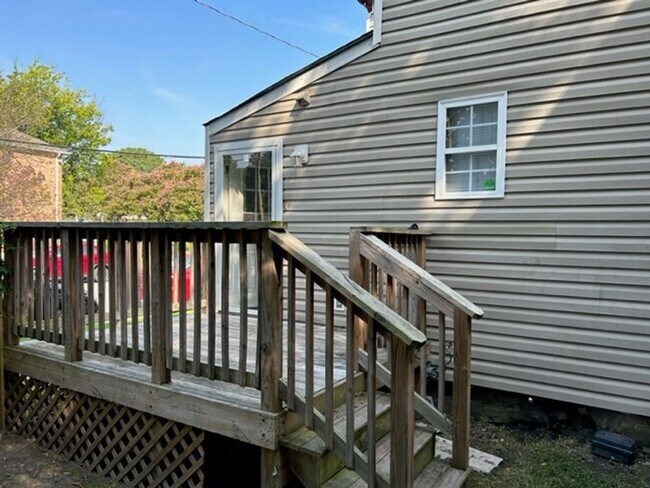 Foto del edificio - 4 bedroom, 3 bath 1,668 sf single family home located in Norfolk near ODU and Sentara Norfolk Gen...