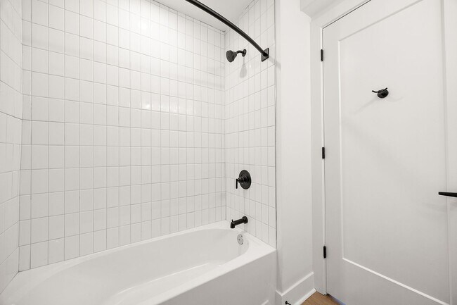 Foto del edificio - Tatnall West 8720 Landlord