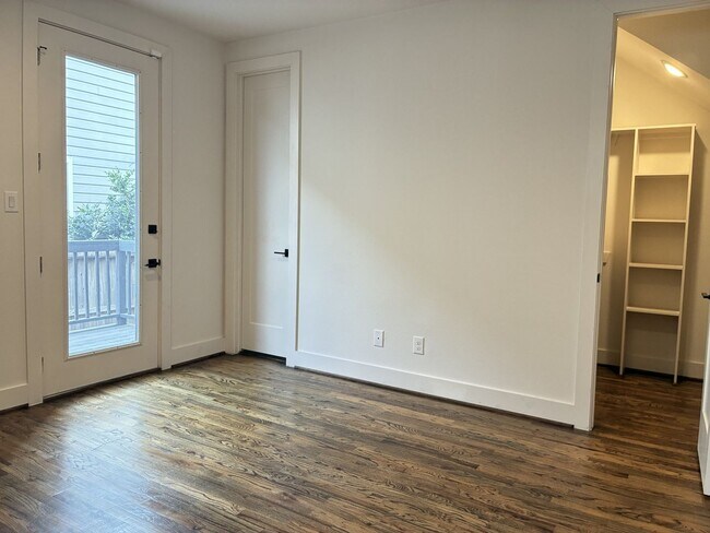 Foto del edificio - For Lease | 3 Bed, 3.5 Bath | 2,139 Sq Ft | Timber Heights Village |