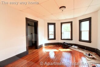 Building Photo - 53 Hinckley St