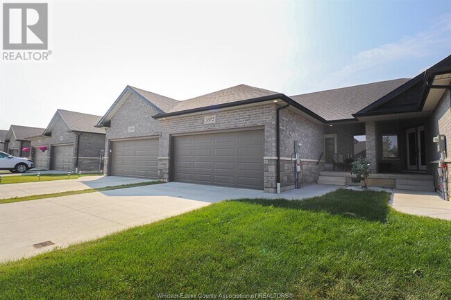 Building Photo - 3572 Hallee Cres