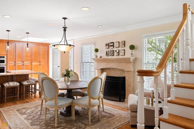 Foto del edificio - 521 Hollydale Ct NW