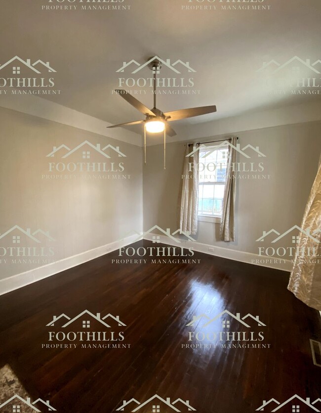 Building Photo - Charming 2 Bed, 1 Bath Home with Spacious ...