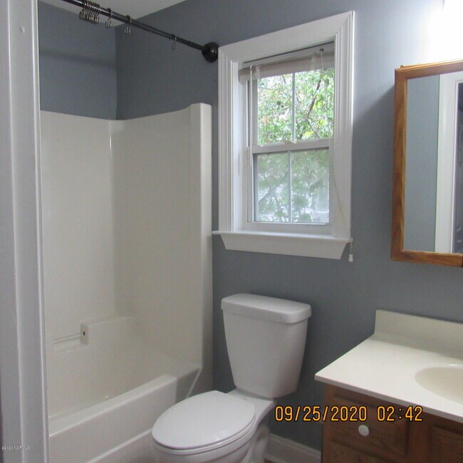 Building Photo - 515 S 13th St