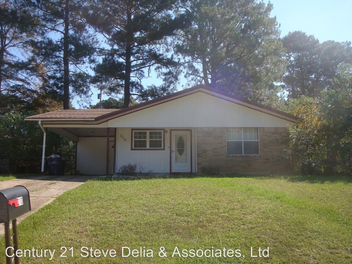 Primary Photo - 210 Magnolia St