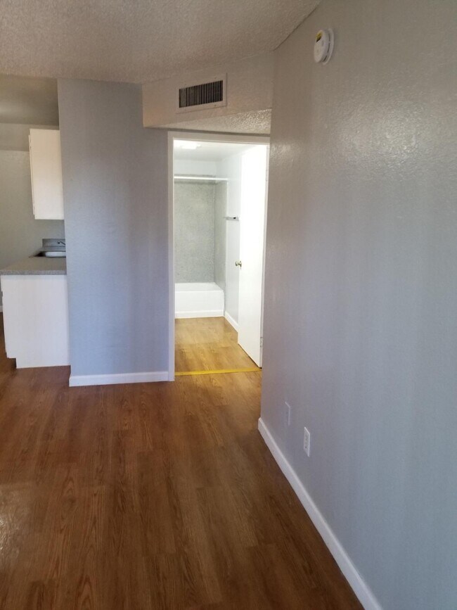 Building Photo - 3949 E Monte Vista Dr