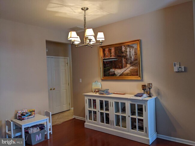 Building Photo - 204 Brinley Dr