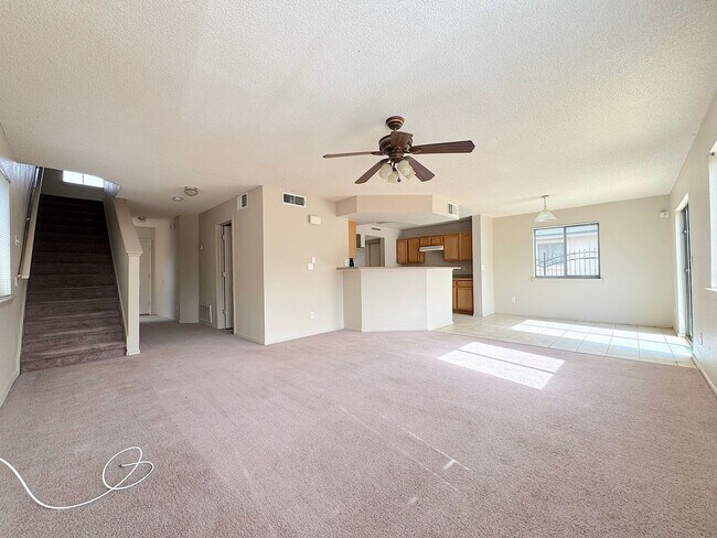 Foto del edificio - East El Paso 4bed/2.5Bath Refrig A/C w/Loft!