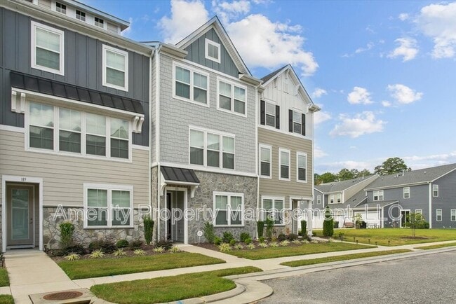 Building Photo - 121 Daybeacon St