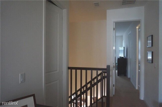 Foto del edificio - 3 br, 2.5 bath Townhome - 1501 NW 49th Ln