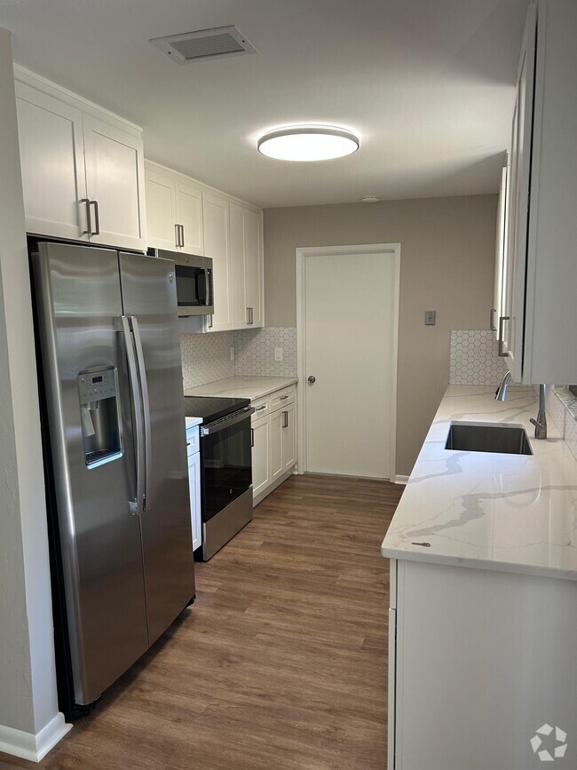 Palm Beach Villas East Apartments for Rent with a Garage - Greenacres